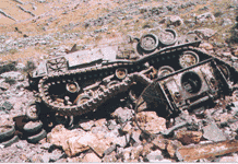 ناقلة مدرعات صهيونية مدمرة في عمليات المقاومة خلال الانسحاب من جزين (01-6-1999)