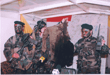 مجاهدو المقاومة الاسلامية يعرضون اعتدة غنموها من جنود العدو بعد مواجهة بركة الجبور (23-2-1999)