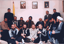 قيادة حزب الله خلال استقبالها الاسرى