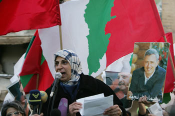 نساء المعارضة في الضاحية تضامناً مع "جهاد البناء" واستنكاراً لتقاعس السلطة عن إعادة إعمار ما دمره العدوان