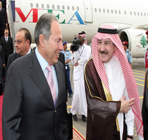 الرئيس لحود من مطار الرياض : القمة مدعوة الى دعم توجهاتنا القومية والتمسك بحق عودة الشعب الفلسطيني