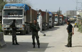 معبر المنطار التجاري: ... وعبره يخنق الاحتلال غزة