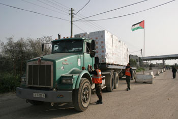 معبر المنطار التجاري: ... وعبره يخنق الاحتلال غزة