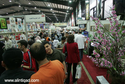 معرض المعارف للكتاب العربي والدولي الثاني: نسبة المبيعات تتخطى 460 ألف دولار والزوار أكثر من ربع مليون