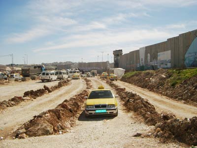 حرب المراسيم مستمرة والمجلس التشريعي أبرز ساحات الصراع