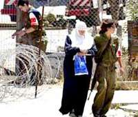 الاسيرات الفلسطينيات في السجون الاسرائيلية...معاملة مخالفة لكل المواثيق