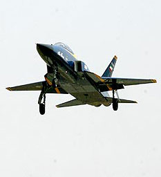 ايران : تحليق طائرة الصاعقة المقاتلة المصنعة محليا بنجاح