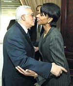 عباس إلى التقاعد وأميركا تحضر سلام فياض لخلافته