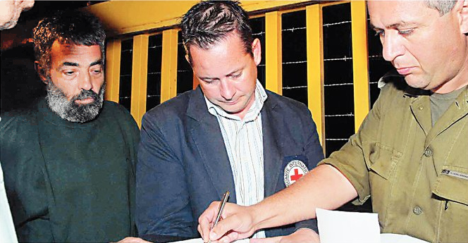 الشيخ قاووق استقبل الاسير المحرر حسن نعيم عقيل ـ مصور