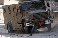 قوة إسرائيلية خاصة تغتال ناشطاً من كتائب الاقصى وتجرح قائداً ميدانياً في نابلس