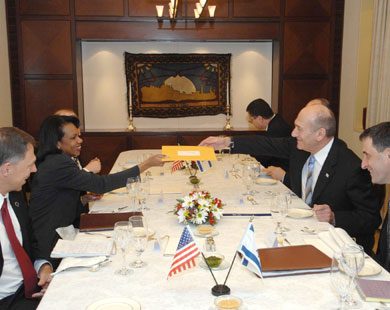 زيارة رايس الفاشلة إلى فلسطين المحتلة : اتجاه لإلغاء مؤتمر أنابوليس أو انتظار تغيير ما في المنطقة