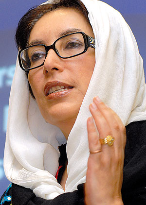 باكستان بين طوارئ مشرف وقلق واشنطن: ديمقراطية ضائعة بين المصالح الشخصية والدولية