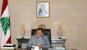 السنيورة في الدقيقة الأخيرة: قائد الفراغ بدعم أميركي