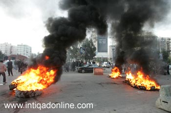 بدء الاضراب العام في لبنان : الطرقات في لبنان مقطوعة وسحابة سوداء تغطي سماء العاصمة بيروت