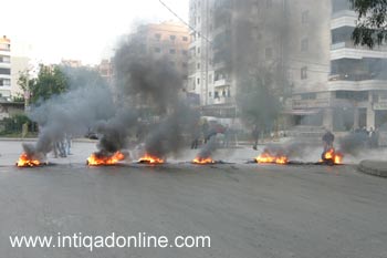بدء الاضراب العام في لبنان : الطرقات في لبنان مقطوعة وسحابة سوداء تغطي سماء العاصمة بيروت