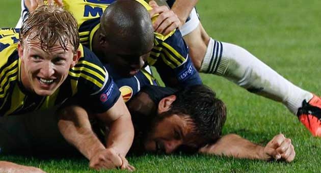 turky_28_4_630 فنربغشه يُتوج بطلاً للدوري التركي لكرة القدم