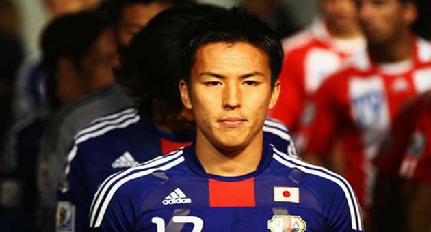 japan_12_6_630 قائد منتخب اليابان ينتظر اشارة المدرب زاكيروني
