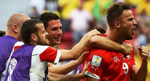 swiss_15_6_630 سويسرا تعود من بعيد وتهزم الاكوادور