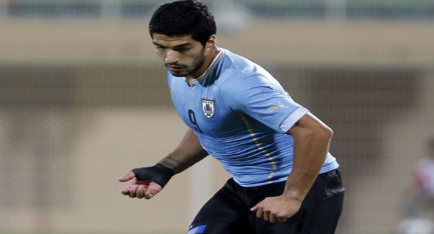 lewis_13_10_630 سواريز يقود منتخب بلاده الى فوز ودي على عُمان