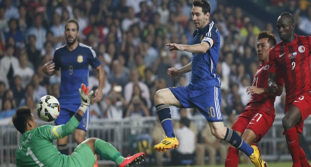 messi_13_10_630 منتخب الارجنتين يكتسح هونغ كونغ بسباعية نظيفة