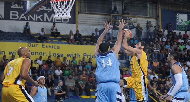 riyadi_1110_630 الرياضي بيروت يتخطى النفط في افتتاح دورة حسام الحريري