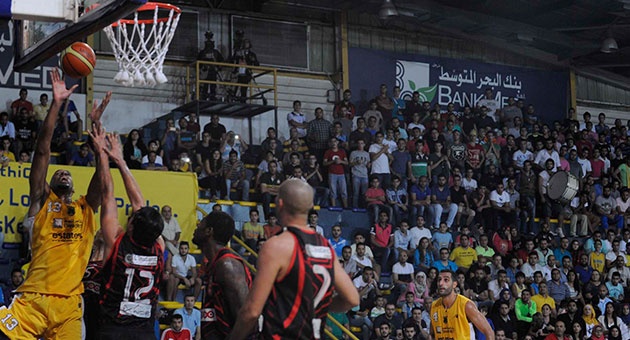 riyadi_12_0_630 الرياضي بيروت يُنزل الخسارة الاولى بالنجم الساحلي التونسي