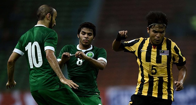 malaysia_9_9_630 تعليق مباراة ماليزيا والسعودية قبيل نهايتها بسبب الشغب