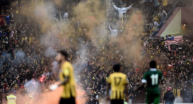 malaysian_630 فوز السعودية على ماليزيا في مباراة شهدت احداث شغب