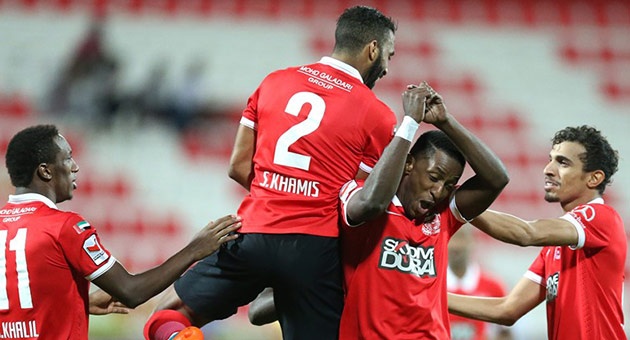 ahli_25_10_11_630 الاهلي الاماراتي يتغلب على الوحدة ويصعد الى المركز الثالث