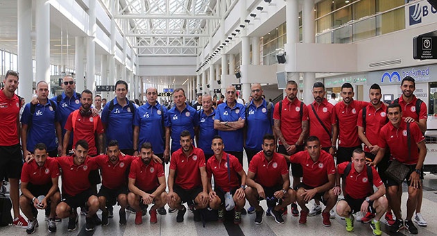 leb_4_10_1_630 منتخب لبنان لكرة القدم غادر إلى بانكوك للقاء ميانمار