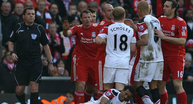 liverpoolvmanchester20_630 صراع ناري في انكلترا على المراكز المؤهلة الى دوري الابطال
