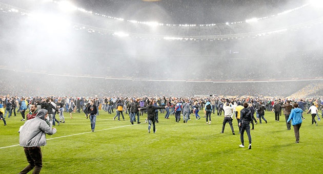 uefa_15_5__630 دنيبرو الأوكراني يواجه تهماً تتعلق بجماهيره