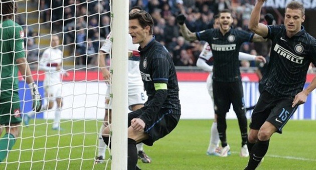 inter_11_1_630 انتر يقسو على جنوى في بطولة ايطاليا