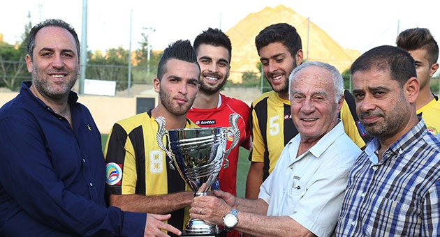 ahed_25_6_1_630 العهد يتسلم كأس بطولة لبنان لكرة القدم لفئة الآمال