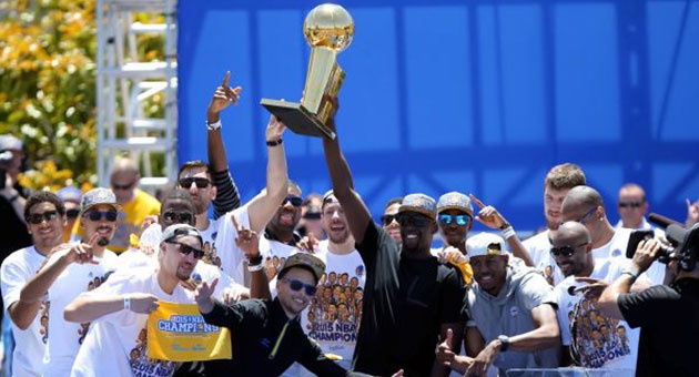 nba_20_630 نصف مليون شخص يحتفلون بلقب غولدن ستايت