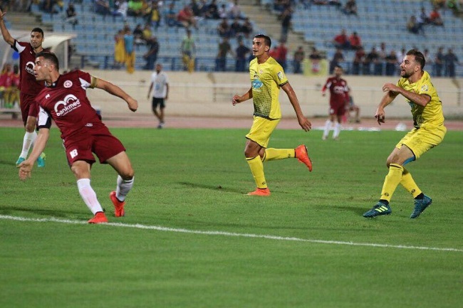 افتتاح الدوري بمباراة قمة.. تعادل العهد والنجمة 2-2