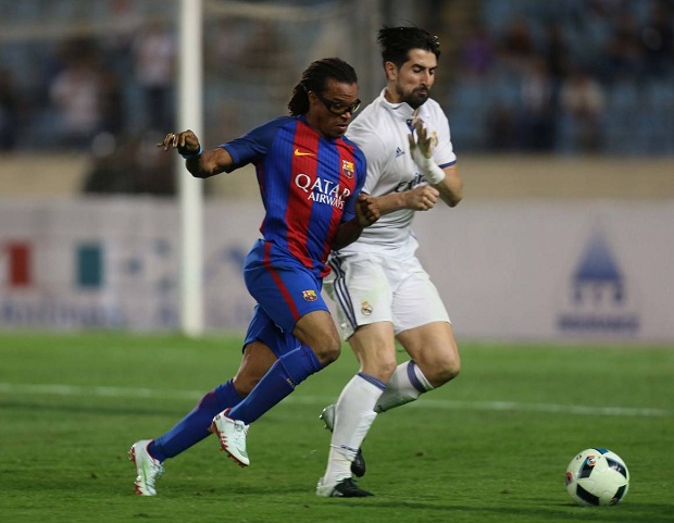 بالصور.. #برشلونة يسقط الريال في #كلاسيكو_الأساطير