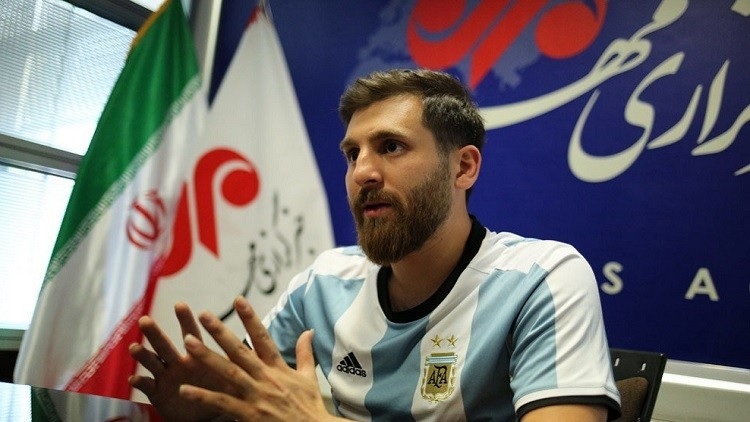 صور لا تصدق.. ميسي في شوارع طهران!