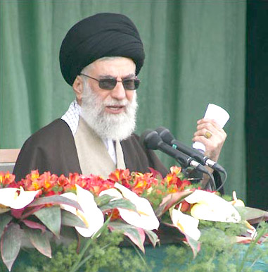 الإمام الخامنئي: أين التغيير الذي تتحدثون عنه.. لسنا عاطفيين ولا يمكن الاحتيال على شعبنا 
