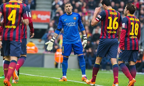 فالنسيا يُسقط برشلونة 3-2 في الكامب نو فالنسيا يُنزل الخسارة الاولى ببرشلونة في الكامب نو