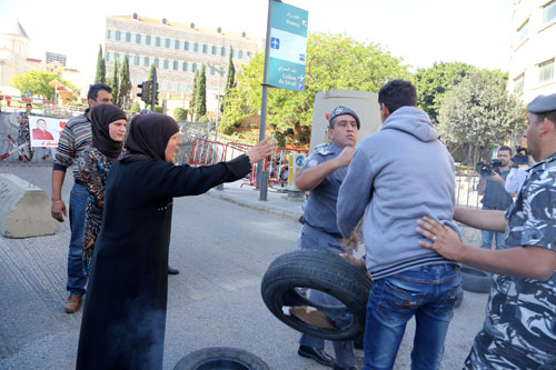 اعتصام اهالي العسكريين المخطوفين أمام السراي الحكومي