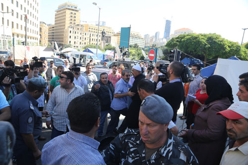 اعتصام اهالي العسكريين المخطوفين أمام السراي الحكومي