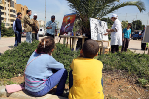 مرسم فني أمام المستشارية الثقافية الإيرانية