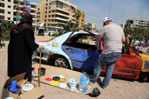 مرسم فني أمام المستشارية الثقافية الإيرانية