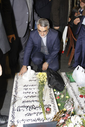بروجردي يزور ضريح الشهيد القائد عماد مغنية