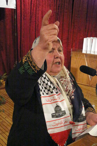 (الصداقة الفلسطينية الإيرانية) تكرّم أمهات الشهداء
