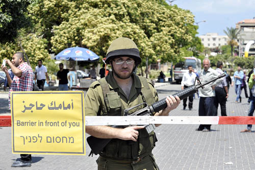 حملة في غزة تحاكي الحواجز الاسرائيلية في الضفة والقدس