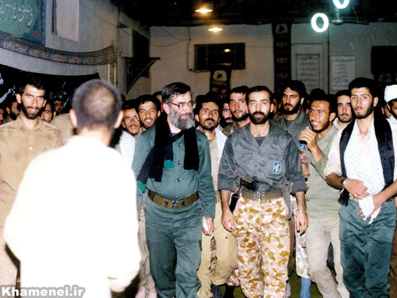 صور قديمة للإمام الخامنئي