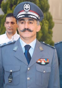 نفى اتهامه بسحب عناصر حماية الحريري والعبث بمسرح الجريمة