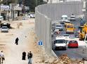 الجهاز المركزي للإحصاء : الجدار تسبب في هجرة 28 ألف فلسطيني منذ بناءه